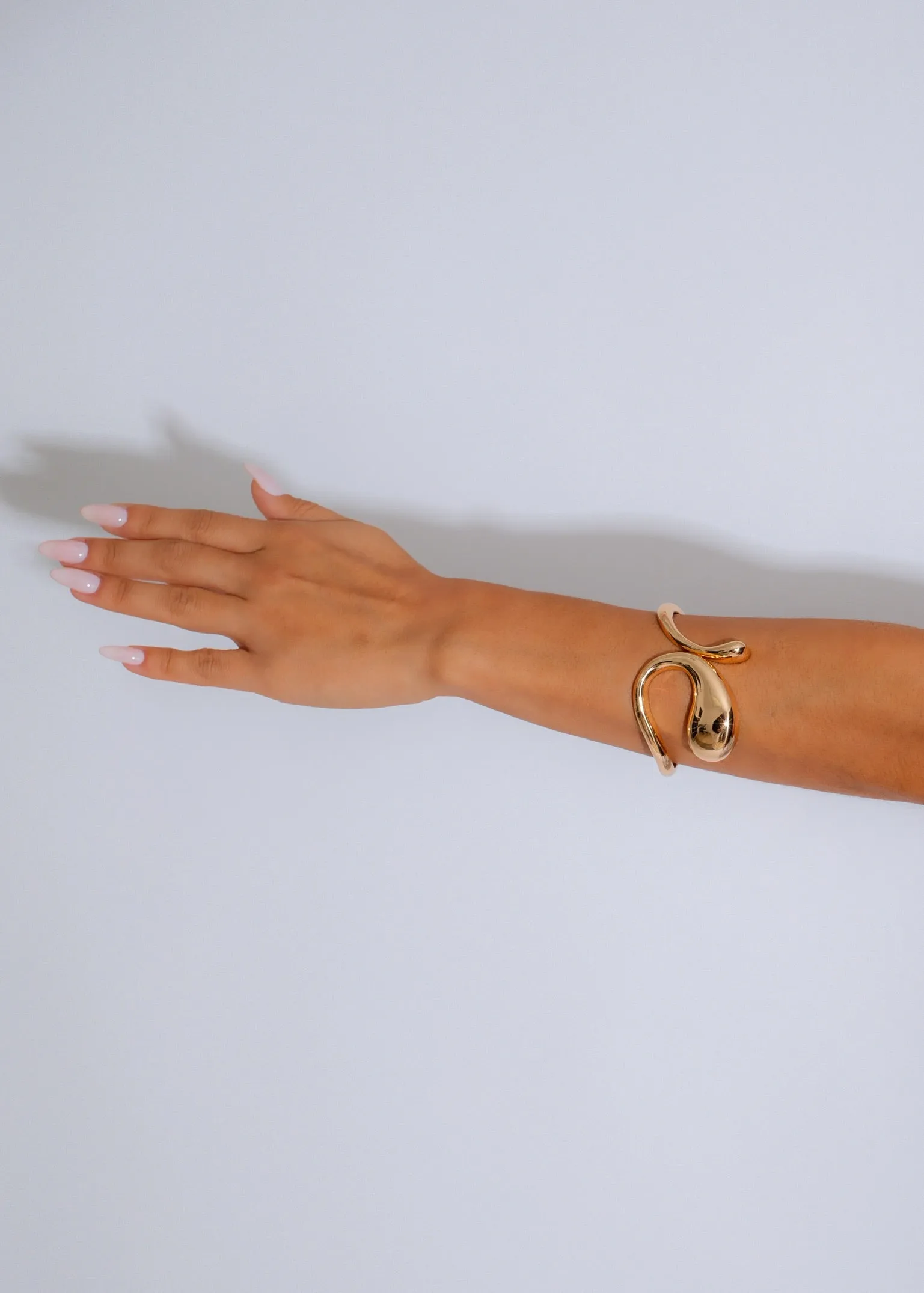 Fluid Elegance Bracelet Gold