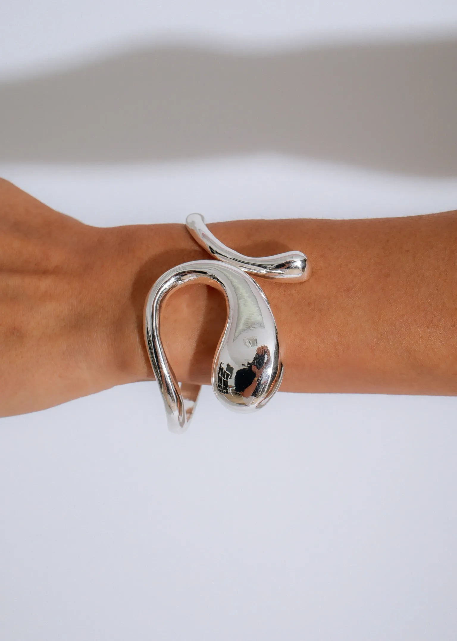 Fluid Elegance Bracelet Silver